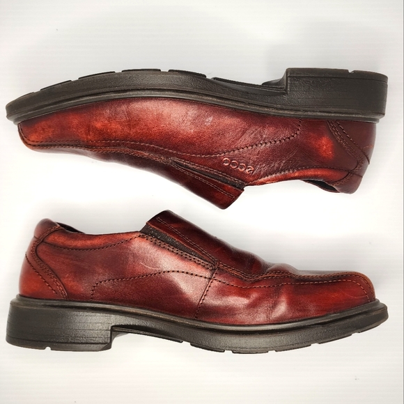 Ecco. Size 8.5. Burgundy. - Picture 1 of 4